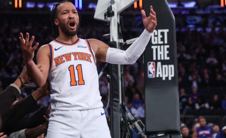 Knicks star Jalen Brunson hurts ankle in loss to Magic
