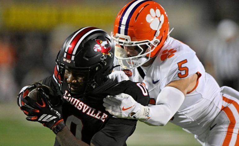  Clemson vs Louisville score: Tigers edge Cardinals in sloppy ACC matchup