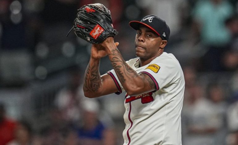  Atlanta Braves re-sign workhorse closer