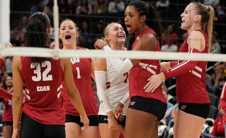  Wisconsin volleyball upsets Texas to advance to the Final Four