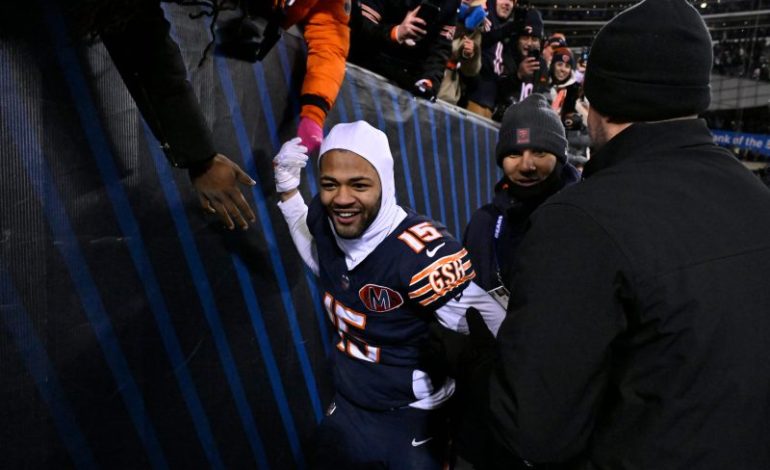  Rome Odunze takes down Ben Johnson after wild Bears vs. Packers final