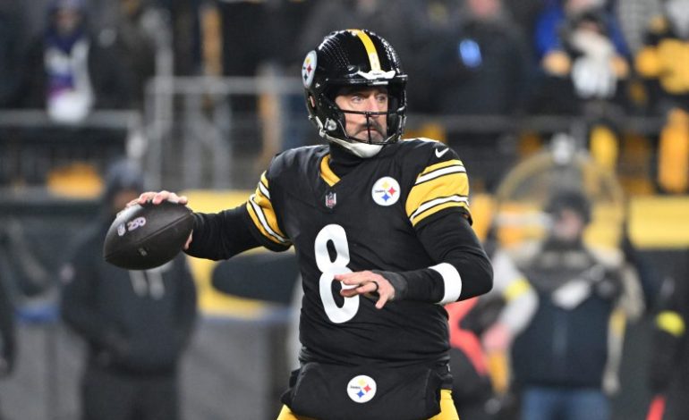  Watch: Aaron Rodgers walks off field for potentially final time