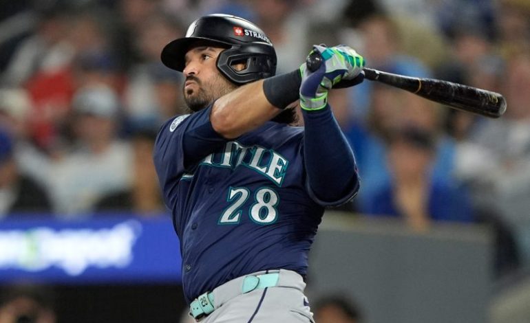  All-Star slugger returns to NL Central club after 49-homer season