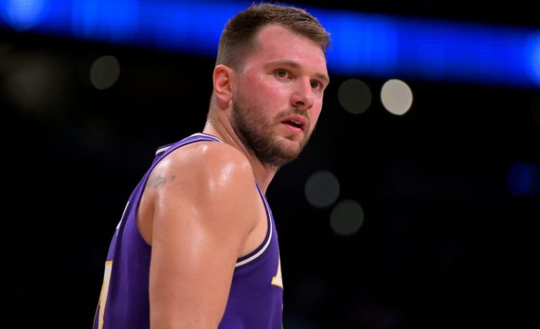  Luka Doncic knocked out of game with apparent leg injury