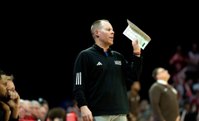  Miami (Ohio) stays undefeated with buzzer-beater vs Western Michigan